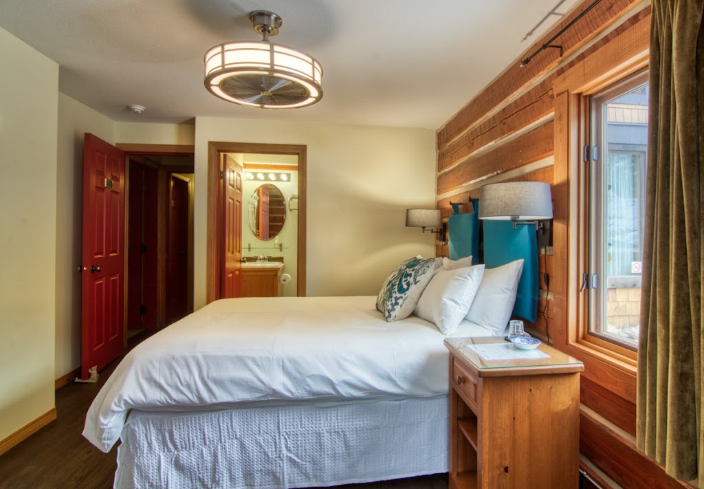 Earl Grey Lodge | Earl Grey Lodge, 2069 Summit Dr, Panorama, BC V0A 1T0, Canada | Phone: (250) 341-3641