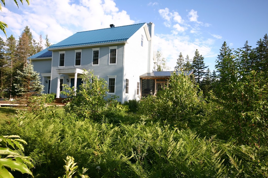 Gîte Sur LArc En Ciel | Ch. de lArc en Ciel, Saint-Adrien, QC J0A 1C0, Canada | Phone: (819) 286-8477