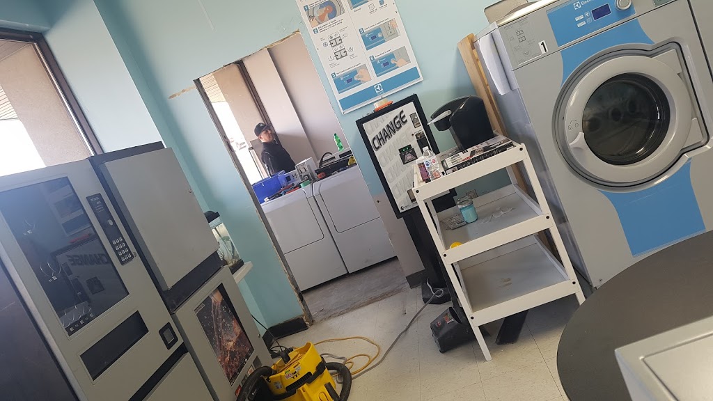 Black and white Laundry | Coin laundry, 3148 Kingston Rd Unit 3, Scarborough, ON M1M 1P4, Canada | Phone: (647) 717-2873