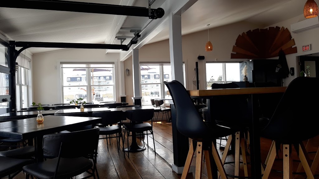 Salt & Sol Restaurant and Lounge | 2 Pownal St, Charlottetown, PE C1A 3V6, Canada | Phone: (902) 626-6295