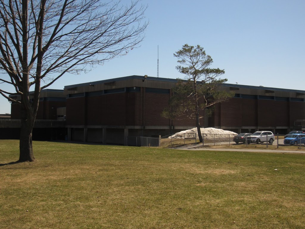 Gym Lécole Cité-Des-Jeunes | rue, 2580 Rue Paul Gérin-Lajoie, Vaudreuil-Dorion, QC J7V, Canada | Phone: (450) 267-3700
