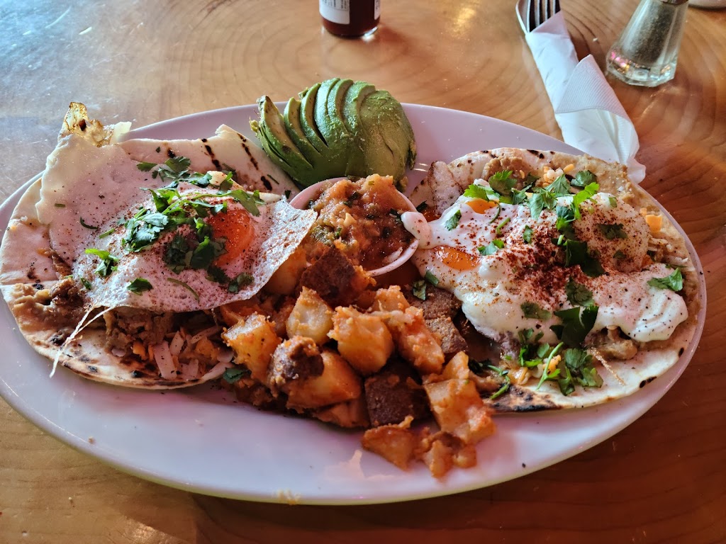 Lil Chef Bistro | 40365 Tantalus Rd, Squamish, BC V0N 1T0, Canada | Phone: (604) 390-2433