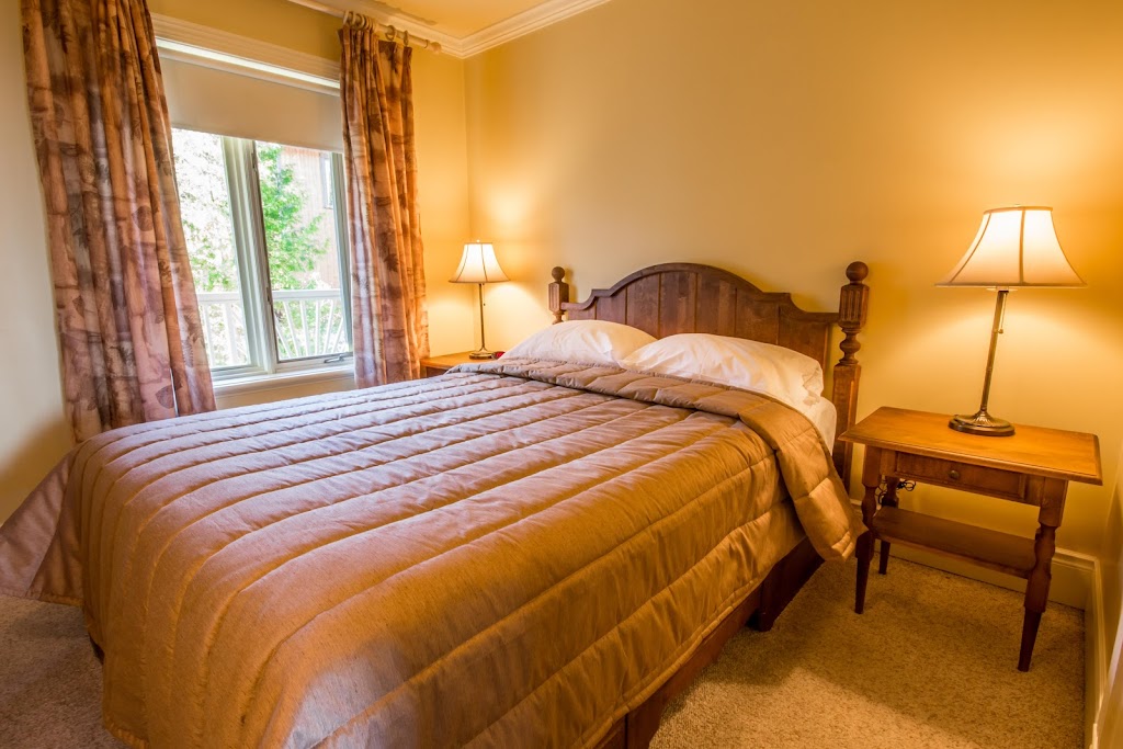 La Remontée Appartements Hôtel | 95 Côte Bellevue, La Malbaie, QC G5A 3A7, Canada | Phone: (877) 665-3757