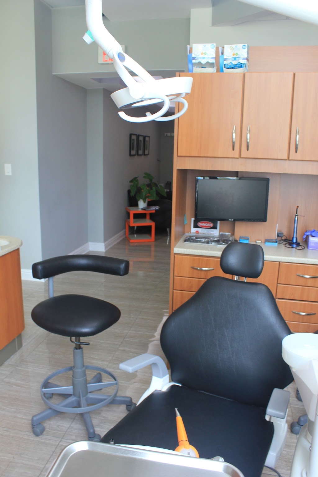 Hummingbird Dental | 10376 Yonge St #202, Richmond Hill, ON L4C 3B8, Canada | Phone: (905) 237-7976