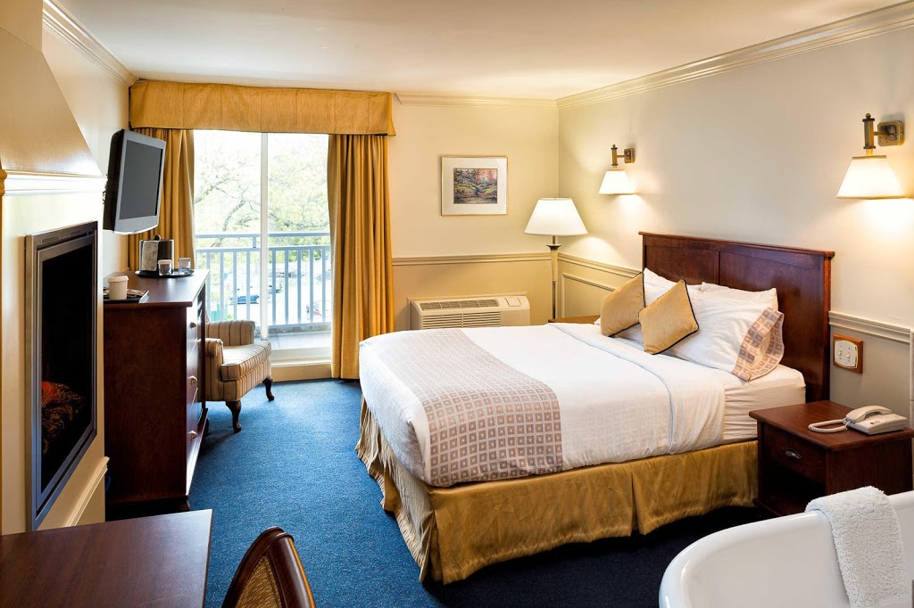 Inn On The Lake | 3009 Nova Scotia Trunk 2, Fall River, NS B2T 1J5, Canada | Phone: (902) 861-3480