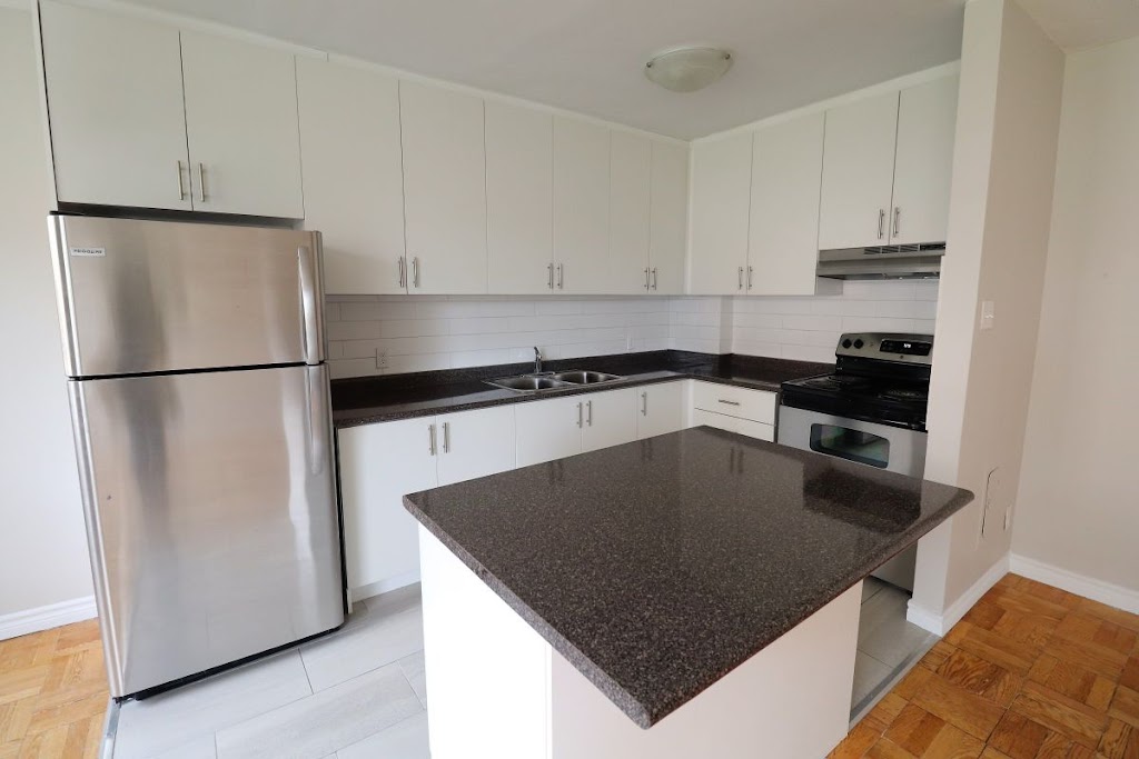 Skyview Royal Heights Apartments | 8 Hill Heights Rd, Etobicoke, ON M8Y 1Z1, Canada | Phone: (416) 239-7185