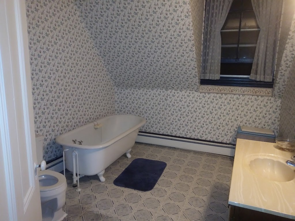 Bulwinkles Place | 11 Breakwater St, Souris, PE C0A 2B0, Canada | Phone: (502) 545-0124