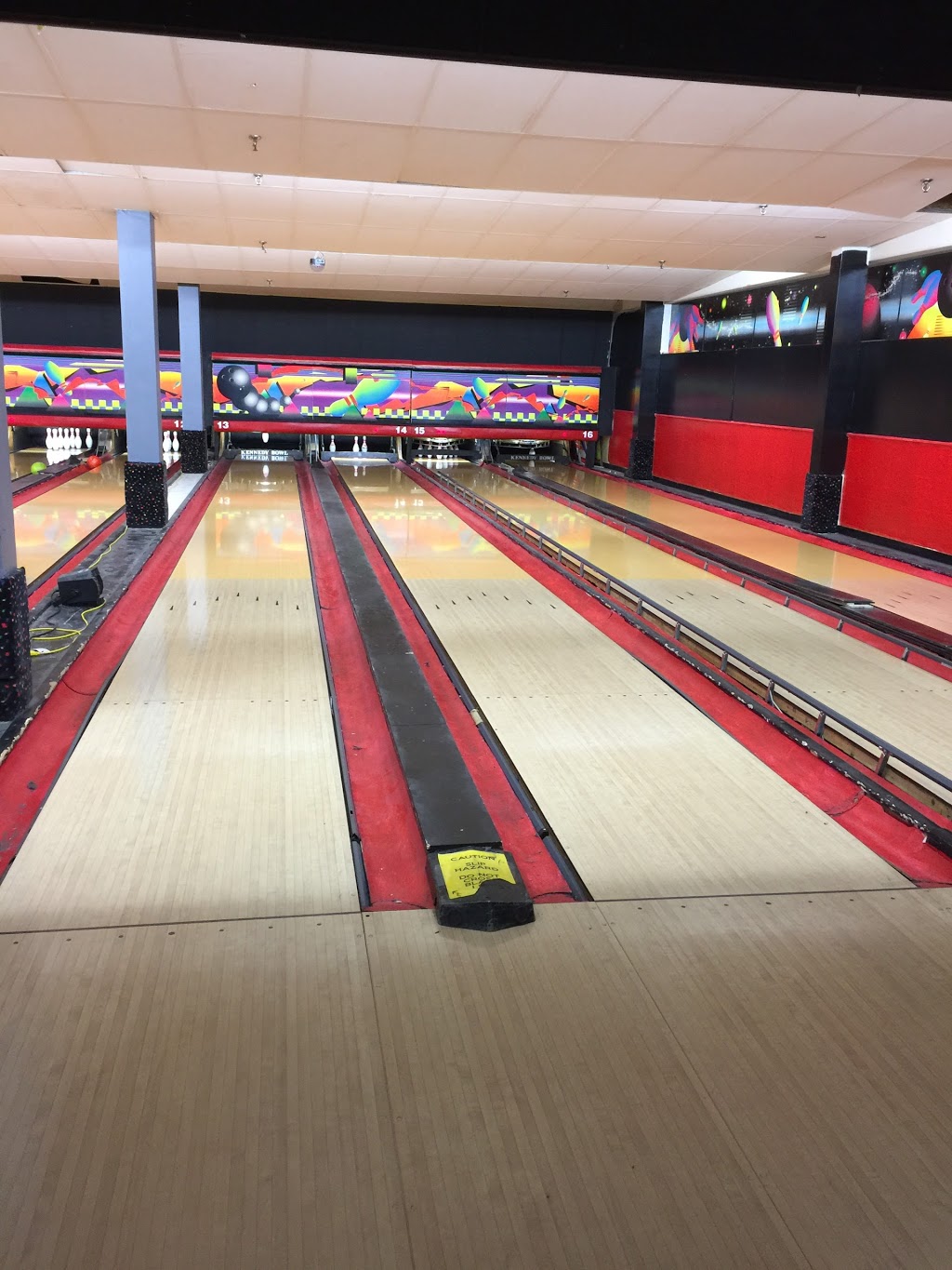 Kennedy Bowl | 2300 Lawrence Ave E, Scarborough, ON M1P 2R2, Canada | Phone: (416) 759-6181
