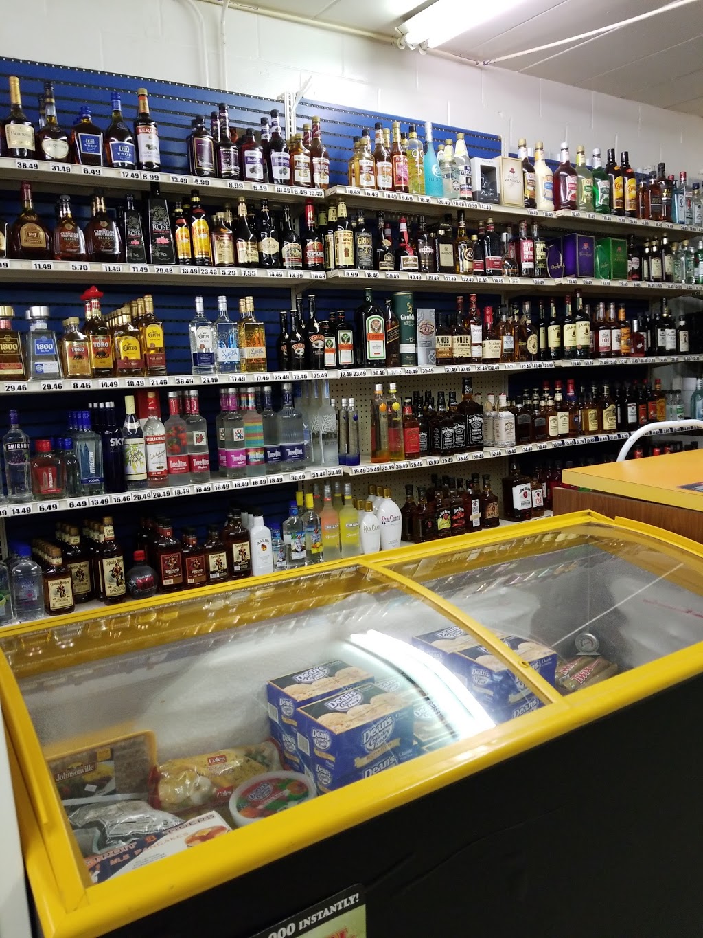 Memphis Party Store | 80183 Main St, Memphis, MI 48041, USA | Phone: (810) 392-2005