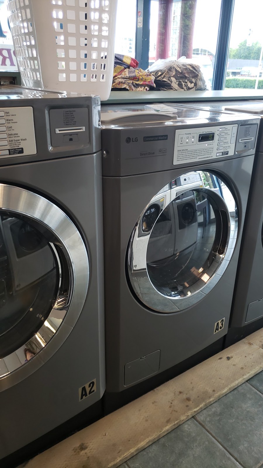 Soap Stars Laundromat | 3200 Eglinton Ave E, Scarborough, ON M1J 2H6, Canada | Phone: (416) 261-5333