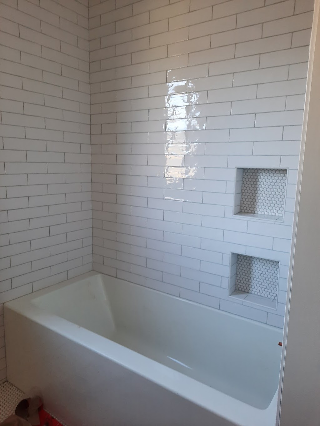 Larsen tile | 2394 Juniper Cir, Sorrento, BC V0E 2W2, Canada | Phone: (250) 812-7256