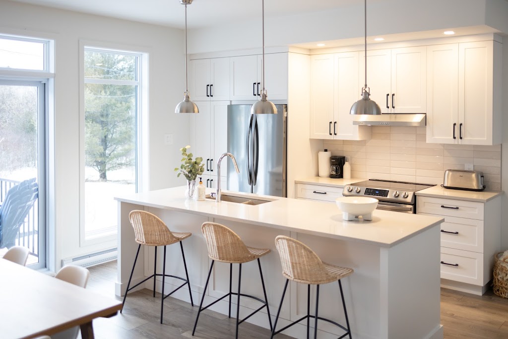 Chalets en Estrie | 33 Rue de la Petite Coulée, Orford, QC J1X 7J5, Canada | Phone: (819) 578-4019