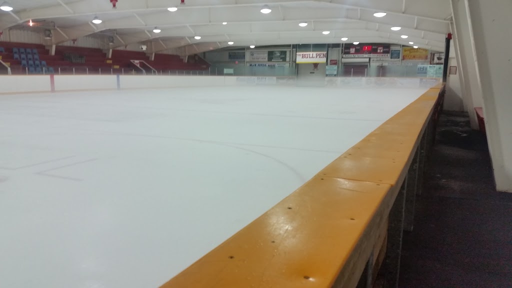 Beachburg Arena | 14 Caroline St, Beachburg, ON K0J 1C0, Canada | Phone: (613) 582-7040