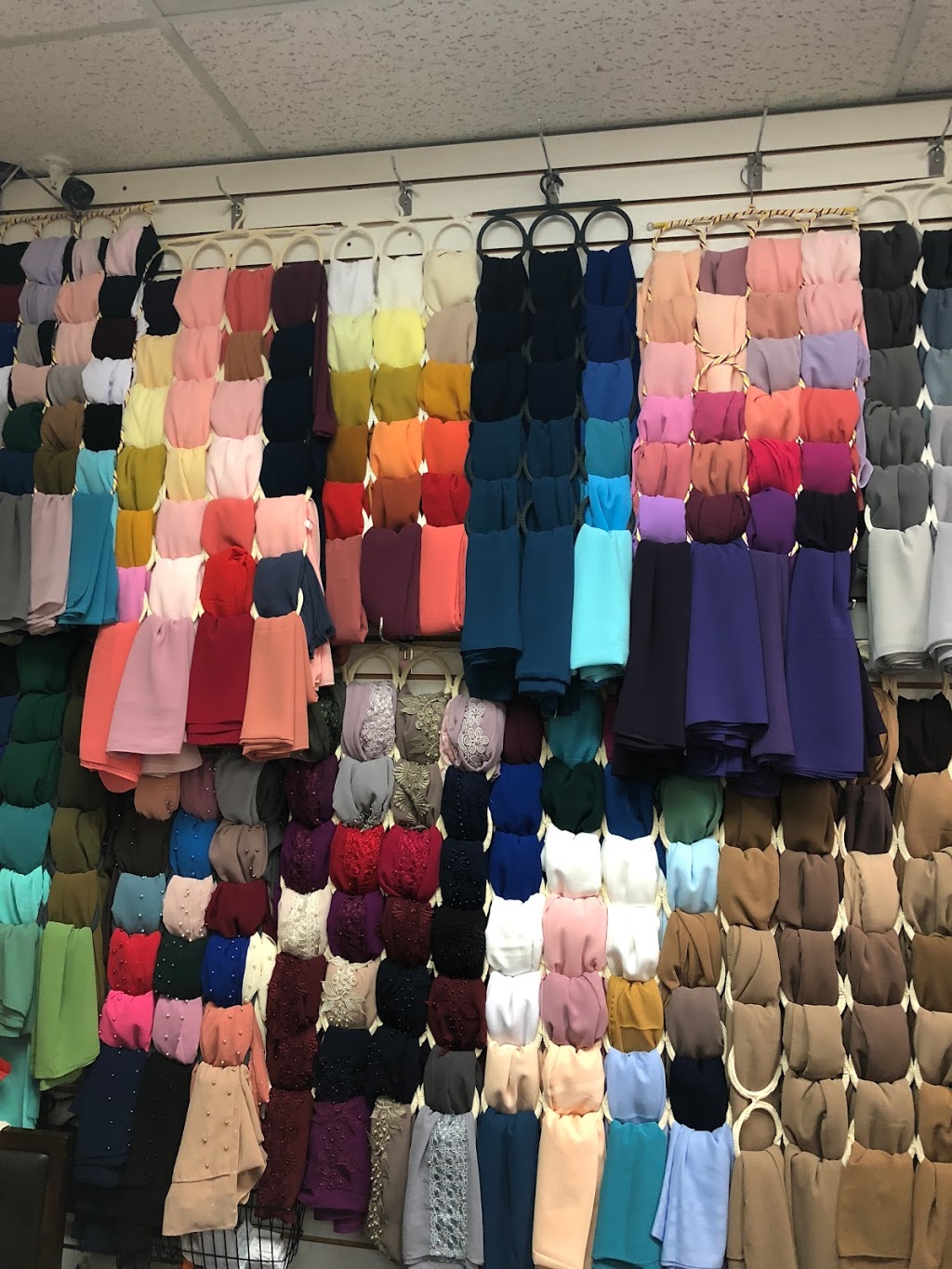 SEHAMS BOUTIQUE LTD | 5-6815 Temple Dr NE, Calgary, AB T1Y 5N4, Canada | Phone: (403) 454-4494