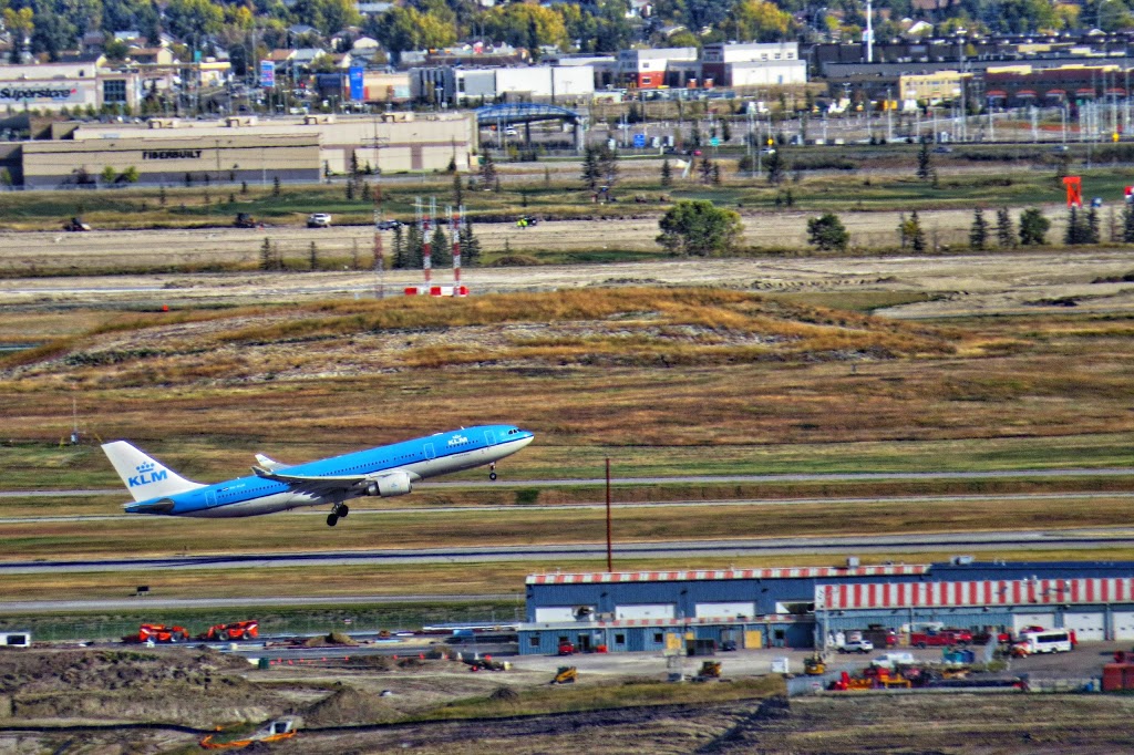 Calgary International Airport | 2000 Airport Rd NE, Calgary, AB T2E 6W5, Canada | Phone: (403) 735-1200