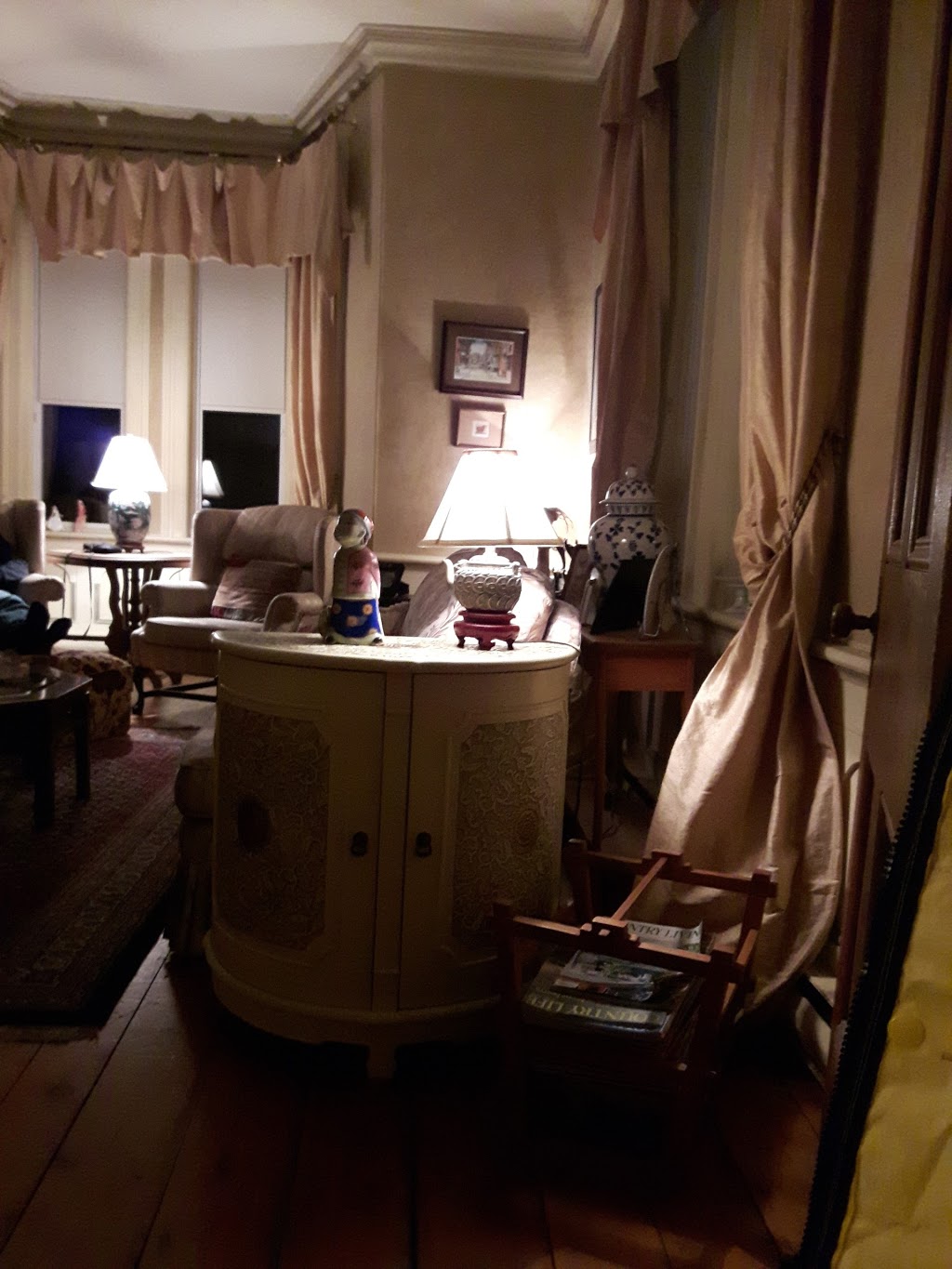 Devonshire Guest House | 3 Union St, Erin, ON N0B 1T0, Canada | Phone: (519) 833-2187