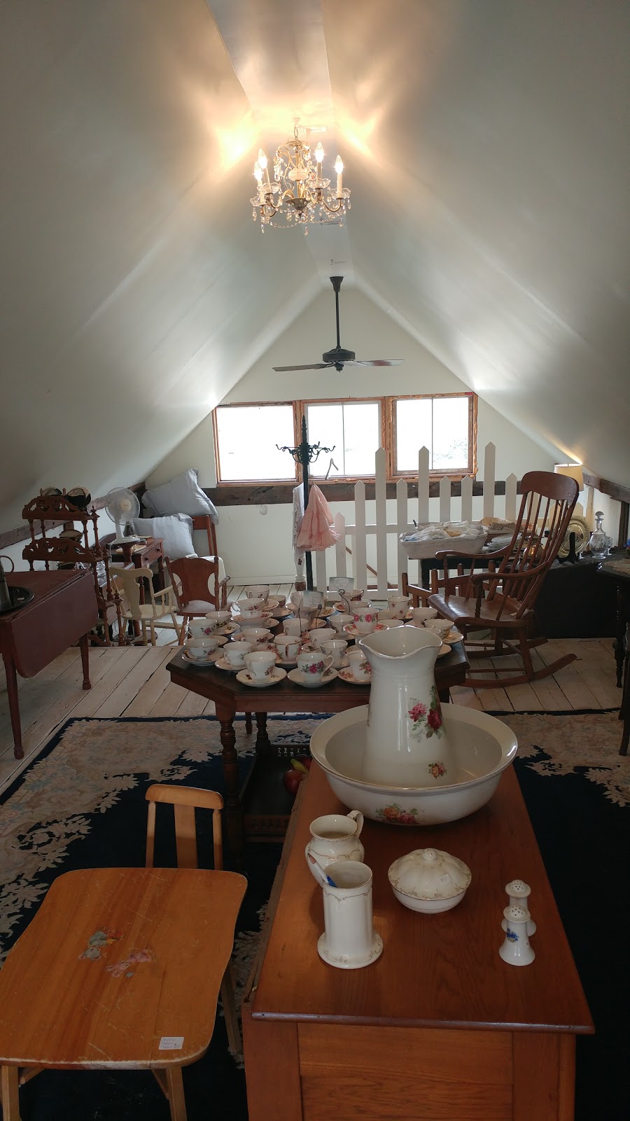 Dead Peoples Stuff Antiques | 388 Bloomfield Main St, Bloomfield, ON K0K 1G0, Canada | Phone: (613) 393-3193
