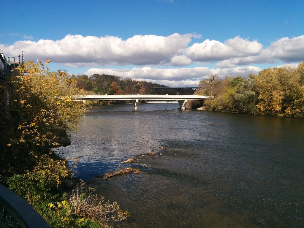Cobblestone Common | 2M3, Canadá, 27 Grand River St N, Paris, ON N3L 2M3, Canada