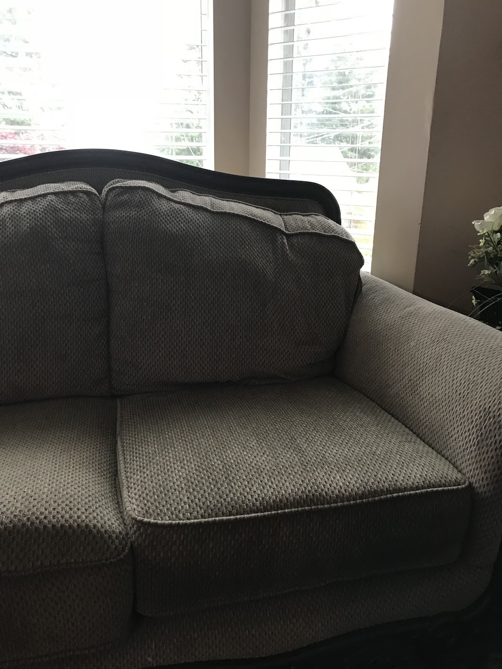 JR Furniture | 13486 76 Ave, Surrey, BC V3W 7P8, Canada | Phone: (604) 591-8813