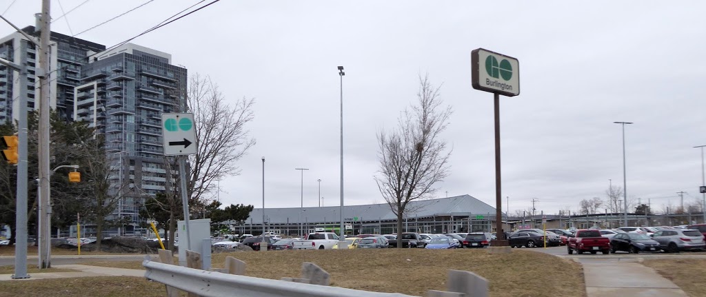 2101 Fairview St Parking | 2103 Fairview St, Burlington, ON L7R 2L1, Canada