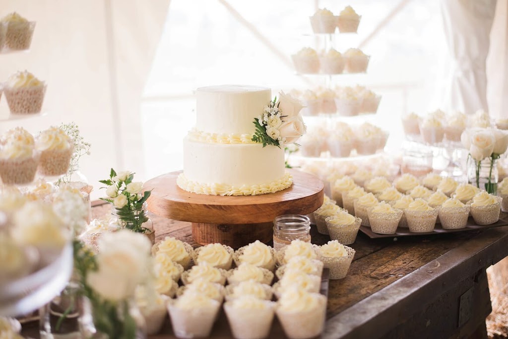 Sweet Bs Custom Cake Studio | 256 Windham Road 2, Norwich, ON N0J 1P0, Canada | Phone: (519) 983-3921