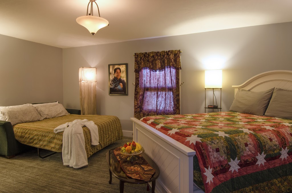 Heartwood Inn | 320 Railway Ave E, Drumheller, AB T0J 0Y4, Canada | Phone: (403) 823-6495