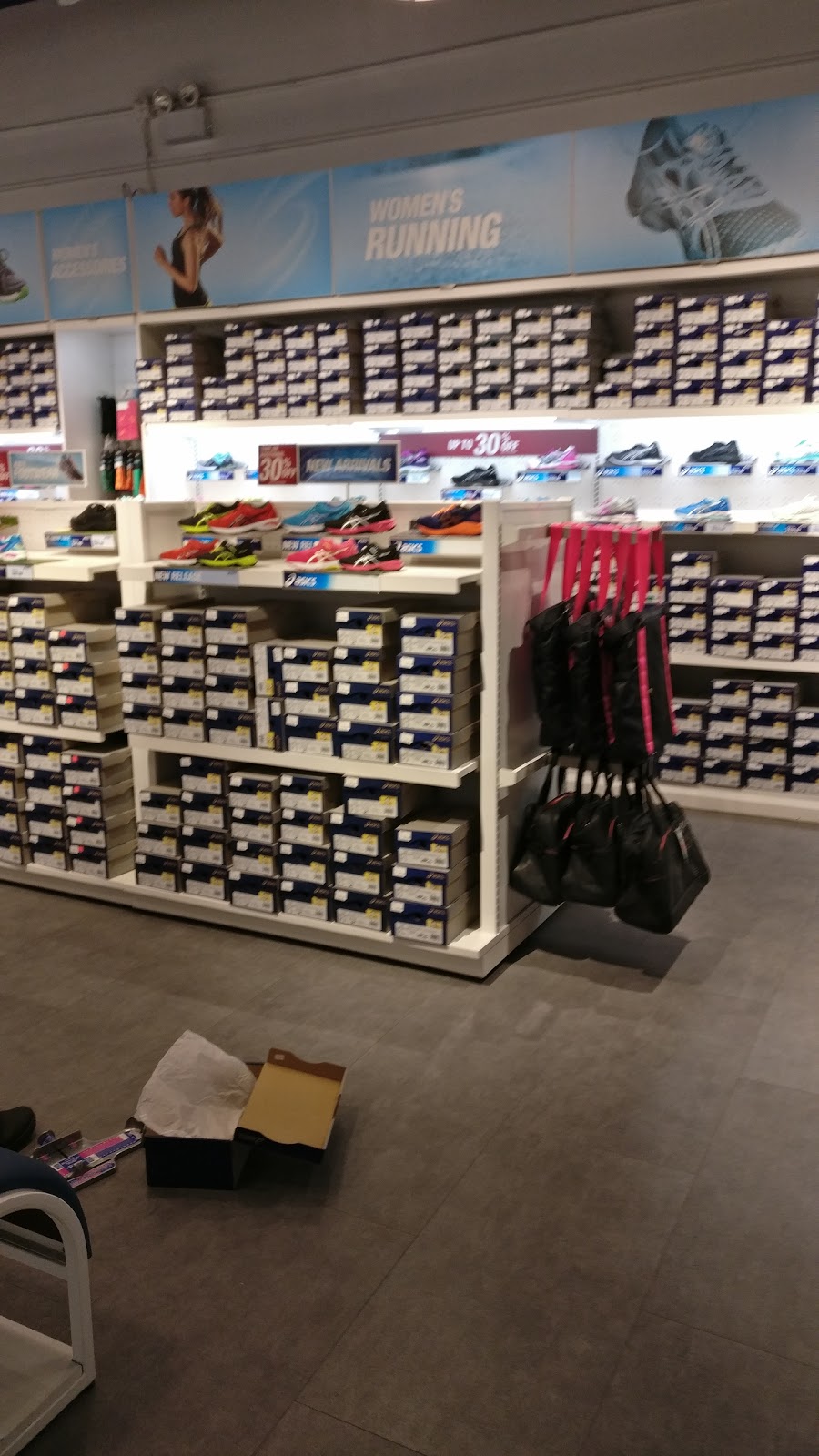 ASICS Outlet | 13850 Steeles Ave #833, Halton Hills, ON L7G 0J1, Canada | Phone: (289) 851-9030