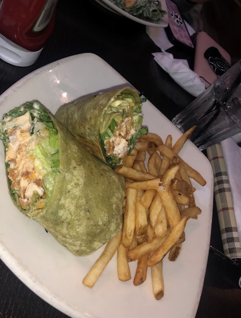Oasis Bar & Grill | 31 King St E, Cobourg, ON K9A 1K6, Canada | Phone: (905) 372-6634