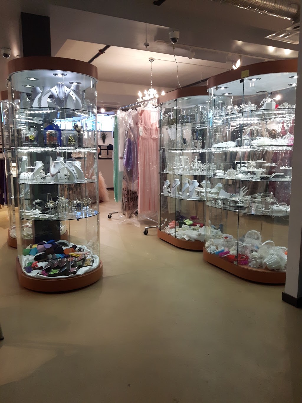 Gemini Bridal Prom Tuxedo Centre | 4142 101 St NW, Edmonton, AB T6E 0A5, Canada | Phone: (780) 760-1212