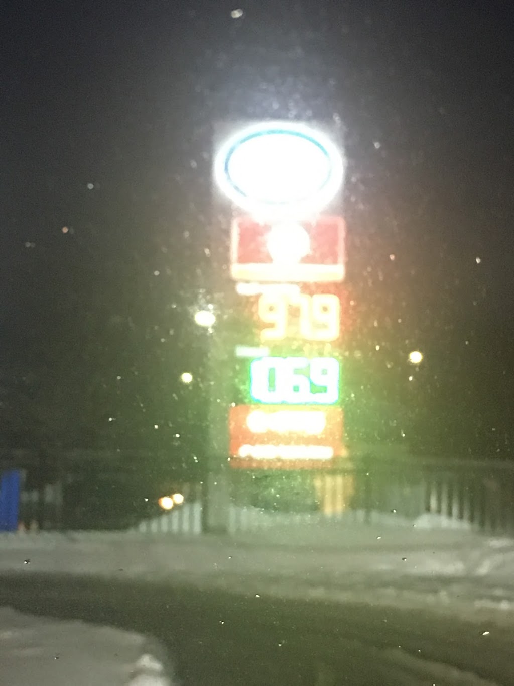 Esso | 720 Taunton Rd E, Whitby, ON L1N 5R5, Canada | Phone: (905) 655-5845