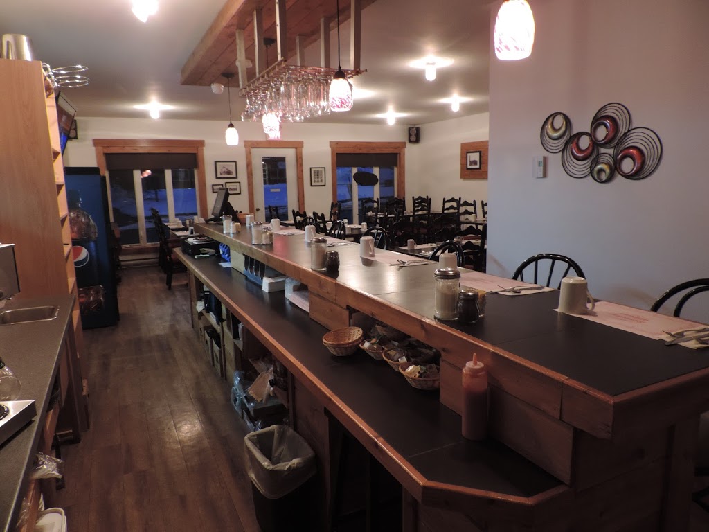 Resto du Village | 26 Chemin Victoria O, Scotstown, QC J0B 3B0, Canada | Phone: (819) 231-8181