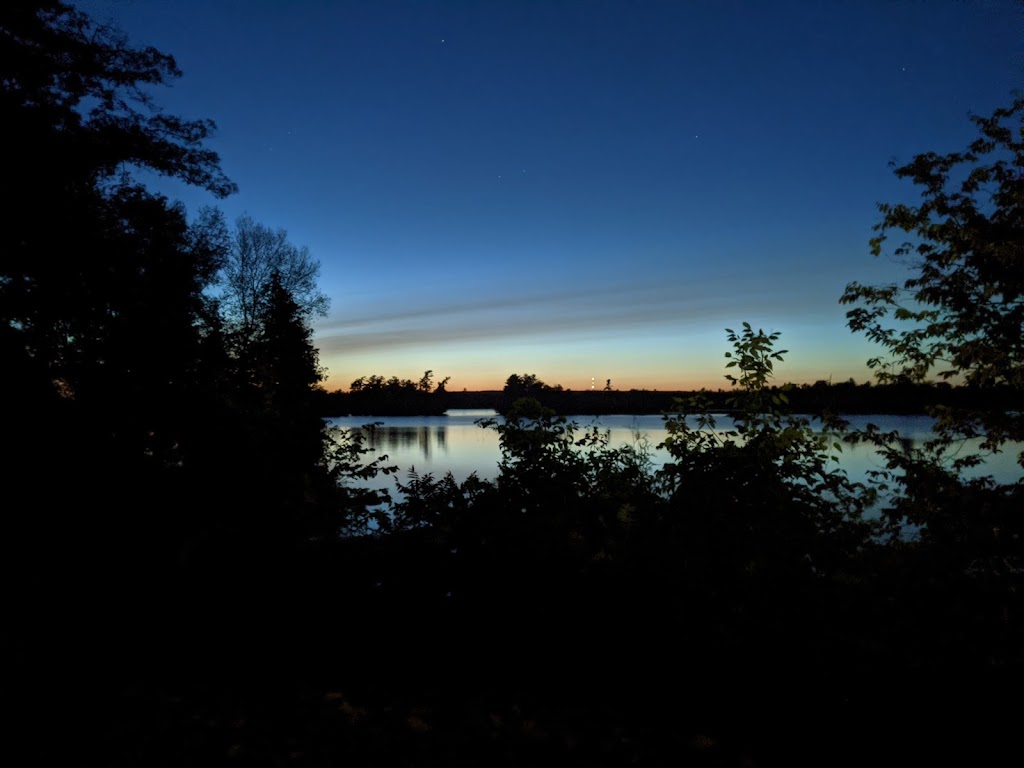 Eaglewings Cottage | 2946 Eagles Cliff Ln, Selwyn, ON K0H 2H0, Canada | Phone: (416) 702-9334