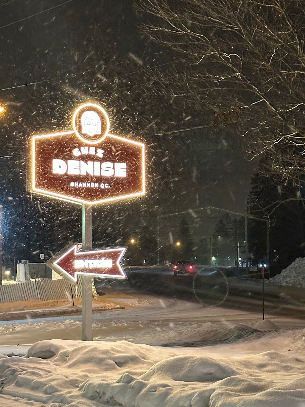 Chez Denise | 439 Bd Jacques Cartier, Shannon, QC G0A 1R2, Canada | Phone: (418) 844-1818
