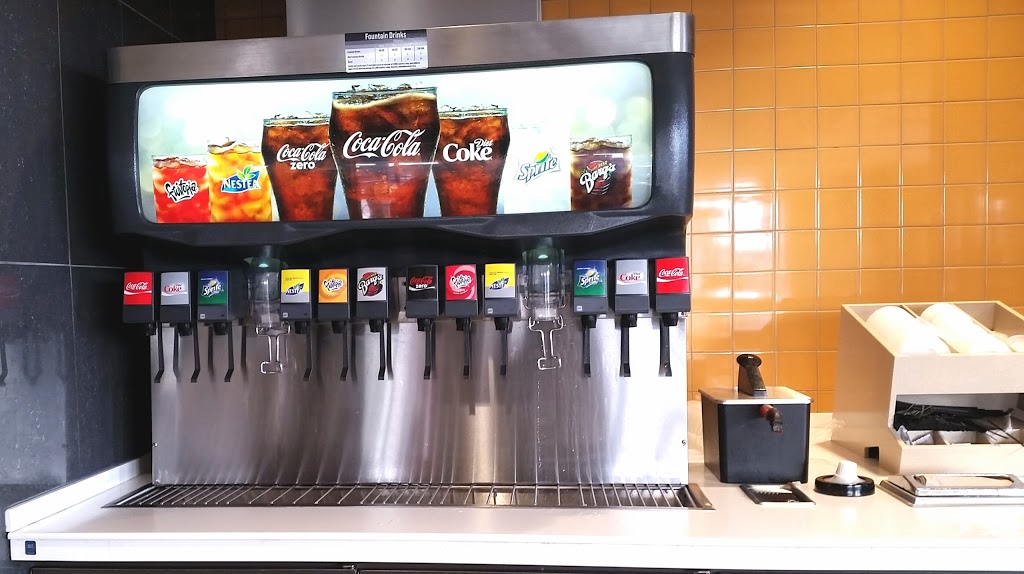 McDonalds | 17760 Yonge St, Newmarket, ON L3Y 8P4, Canada | Phone: (905) 895-1222