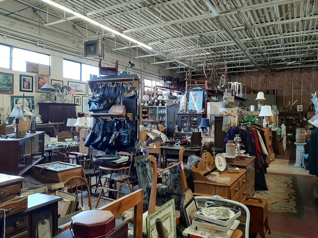 Thornbury Antique Market | Kings Court, (Hwy, 99 King St E #26, Thornbury, ON N0H 2P0, Canada | Phone: (226) 665-8999