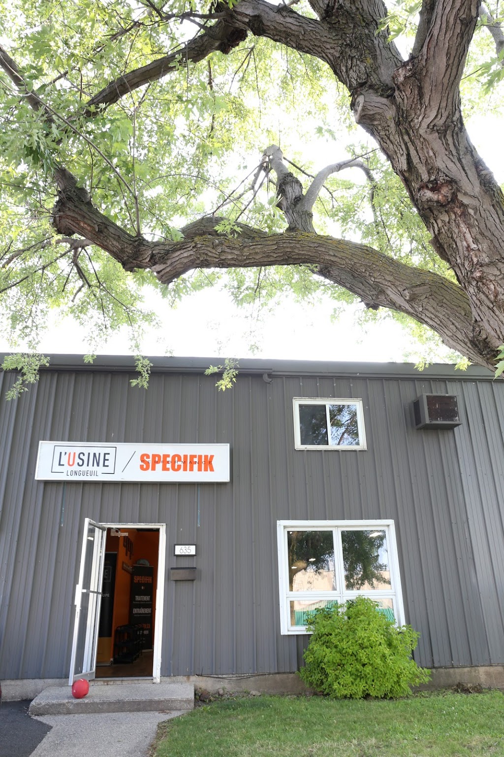 Lusine Crossfit Longueuil | 635 Rue du Parc-Industriel, Longueuil, QC J4H 3V7, Canada | Phone: (450) 677-3507