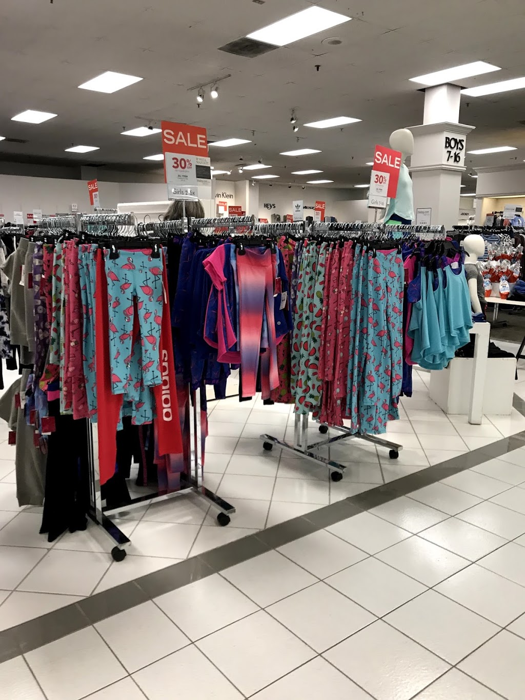 Hudsons Bay | 419 King St W, Oshawa, ON L1J 4X3, Canada | Phone: (905) 571-1211