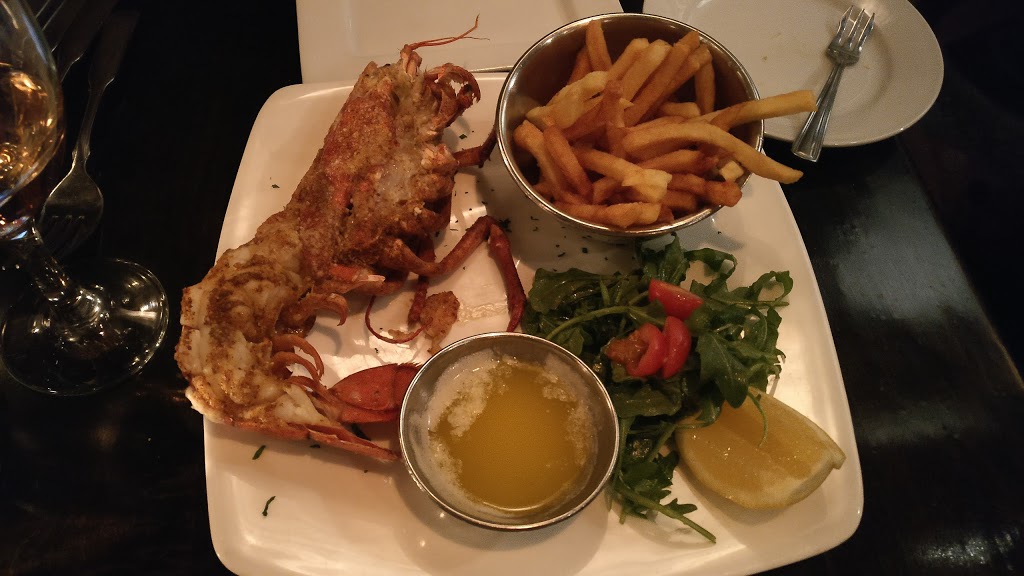 Zee Grill Seafood Restaurant & Oyster Bar | 641 Mt Pleasant Rd, Toronto, ON M4S 2M9, Canada | Phone: (416) 484-6428
