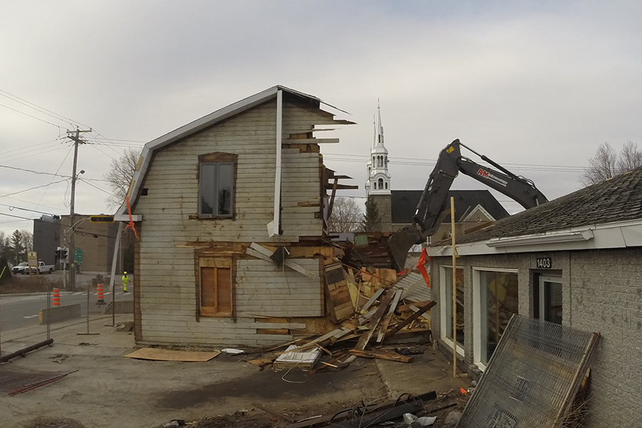 AM Démolition Inc | 261 Rue de la Presquîle, Charlemagne, QC J5Z 0B4, Canada | Phone: (450) 581-4840