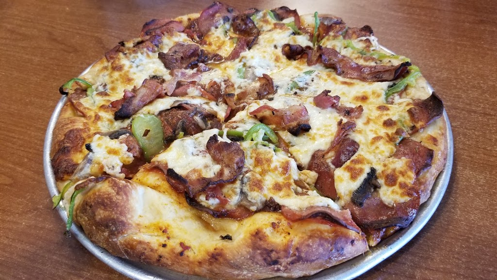 Restaurant Cals Pizza | 6193 Boulevard Labelle, Val-Morin, QC J0T 2R0, Canada | Phone: (819) 322-6421