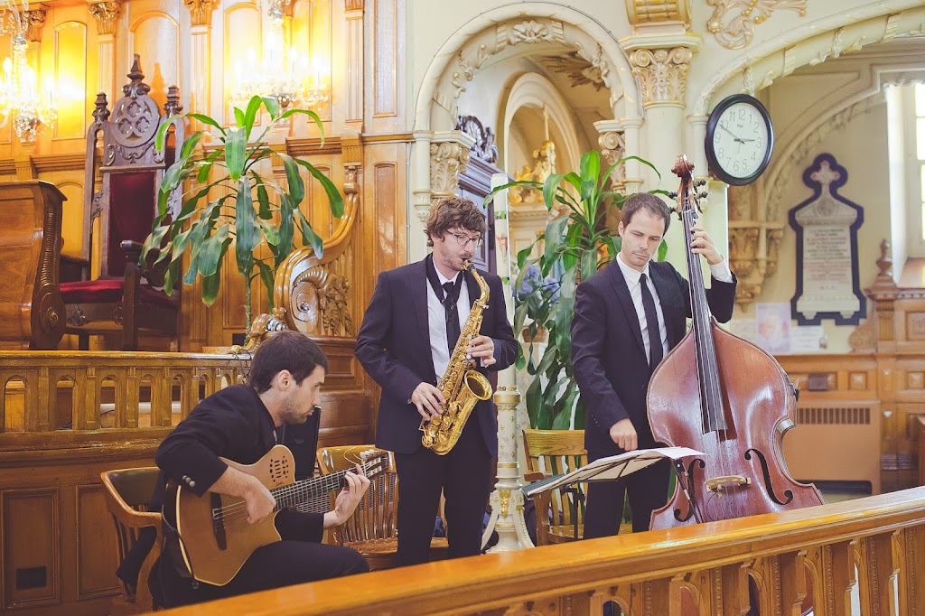 Les Productions Musicales Guillaume Renaud | 2402 Ave Royale, Quebec City, QC G1C 1R4, Canada | Phone: (418) 473-4821