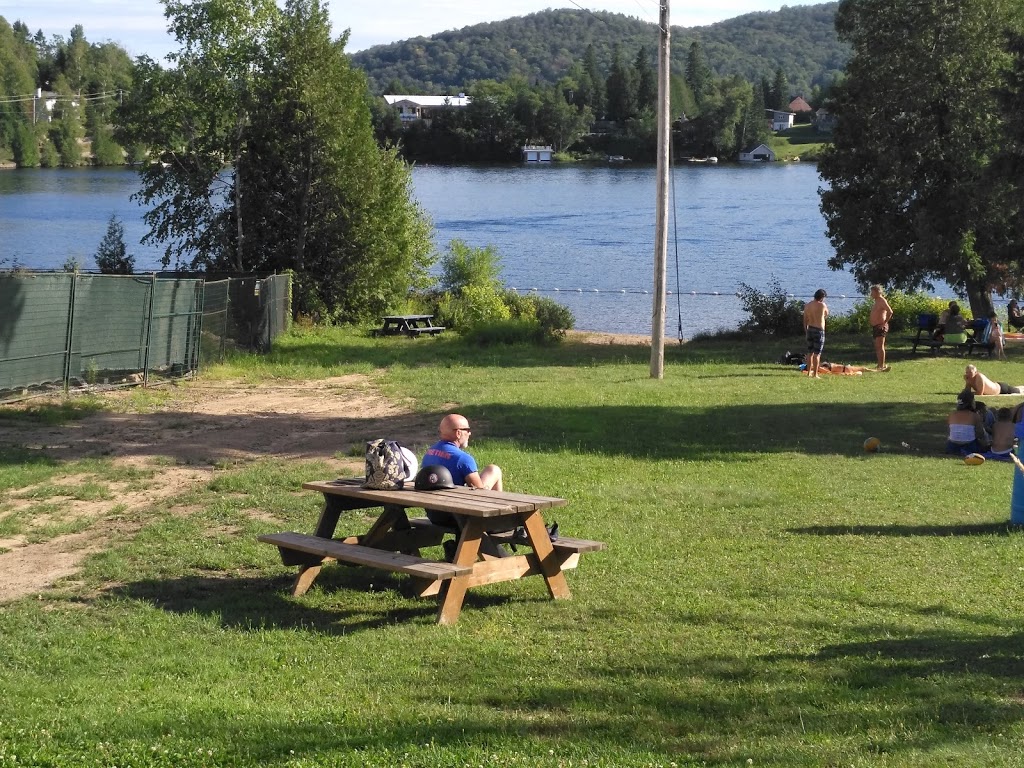 Plage Sainte-Lucie | 20 Rue Larocque O, Sainte-Agathe-des-Monts, QC J8C 1A2, Canada | Phone: (819) 326-0457