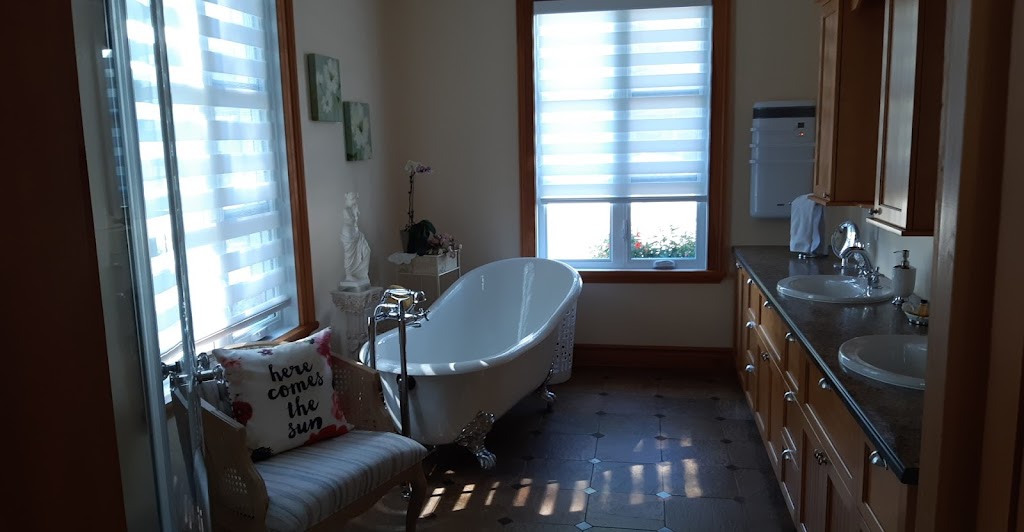 Au Pélican de lÎle | 6879 Chemin Royal Saint-Laurent-de, LÎle-dOrléans, QC G0A 3Z0, Canada | Phone: (418) 808-2301
