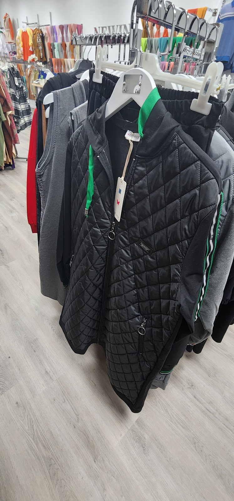 Newins Boutique | 3049 Carling Ave, Ottawa, ON K2B 7K3, Canada | Phone: (514) 659-3025