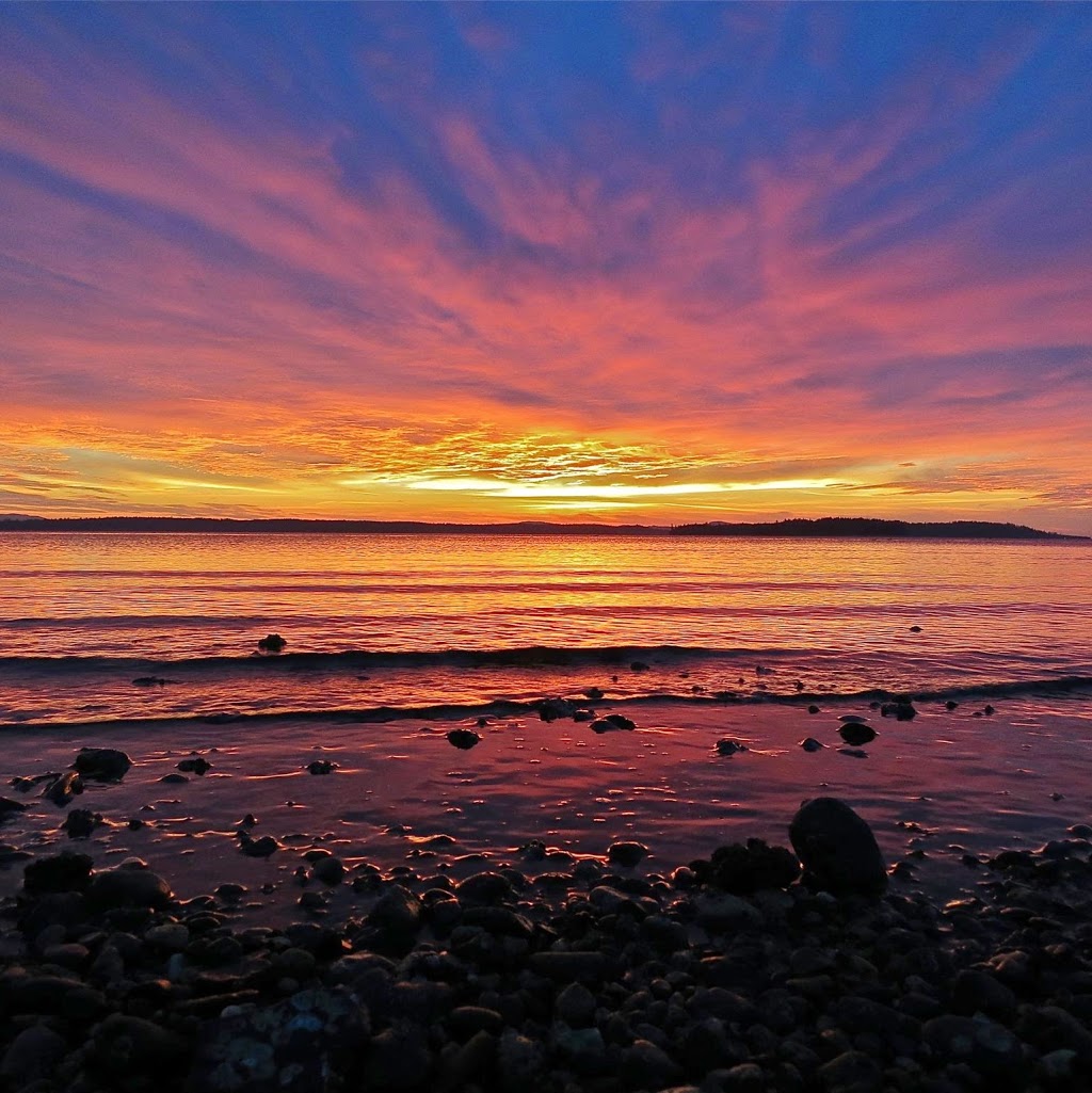 Salish Sea Beach House B&B | 9314 Lochside Dr, North Saanich, BC V8L 1N5, Canada | Phone: (778) 426-3756