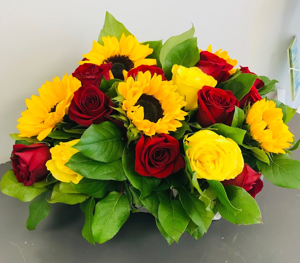 M.A.K. FLOWERS & GIFTS | 1906 Dundas St E UNIT 1, Mississauga, ON L4X 1L9, Canada | Phone: (905) 277-1246