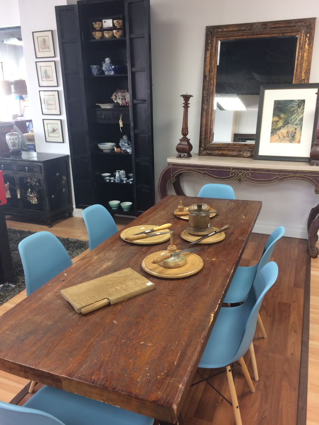 Decor ... by Consign | 2318 Lakeshore Rd W, Oakville, ON L6L 1H3, Canada | Phone: (905) 825-8887