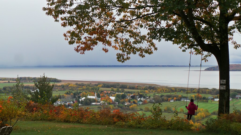 Houses on the Cape | 201, 138 Boulevard Sainte-Anne, Saint-Joachim, QC G0A 3X0, Canada | Phone: (418) 827-6777