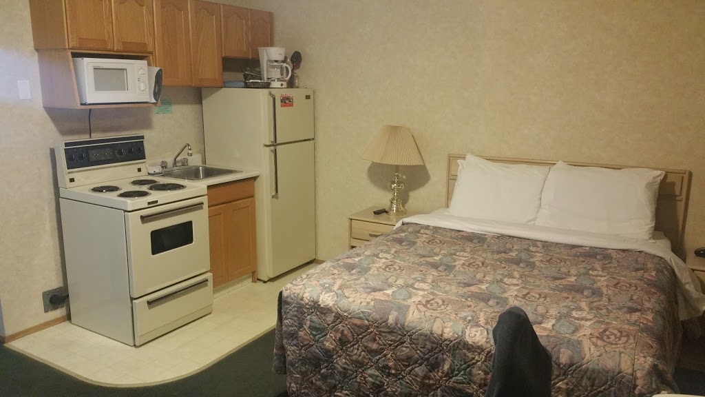 Shoreline Resort | 926 Lakeshore Dr W, Penticton, BC V2A 1C1, Canada | Phone: (866) 898-5219