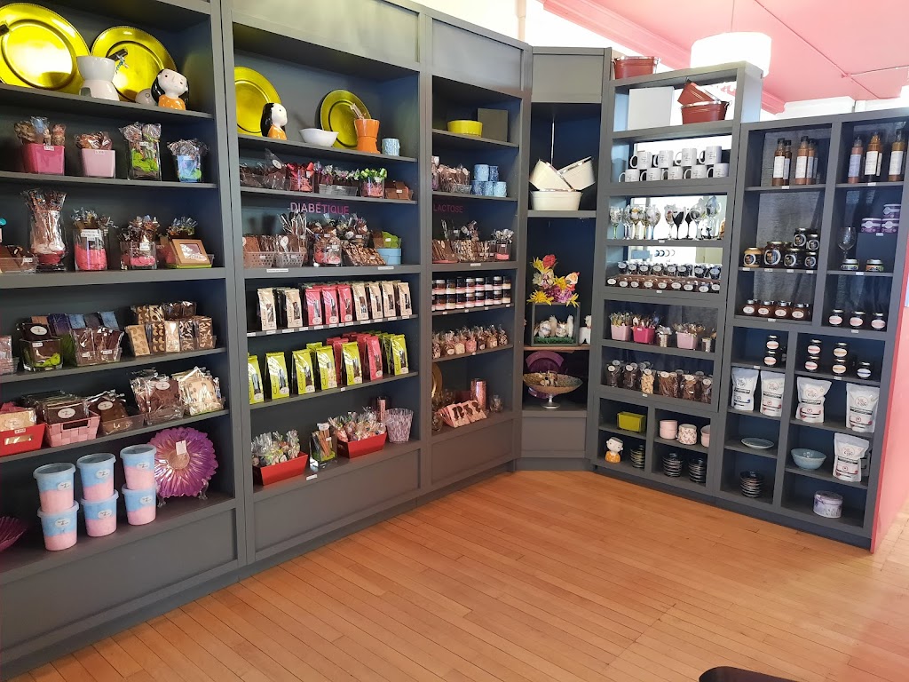 Capeline & Chocolat | 48 Rue Principale, Bedford, QC J0J 1A0, Canada | Phone: (450) 248-0881
